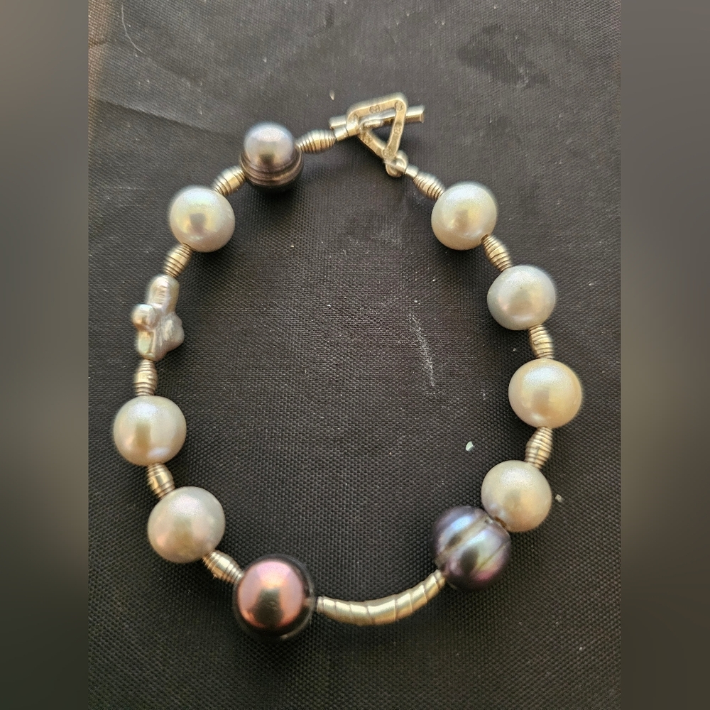 Sophisticated Silver and Black Pearl‎ Bracelet